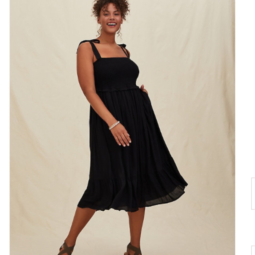 BLACK TEXTURED TIE STRAP SMOCKED MIDI DRESS